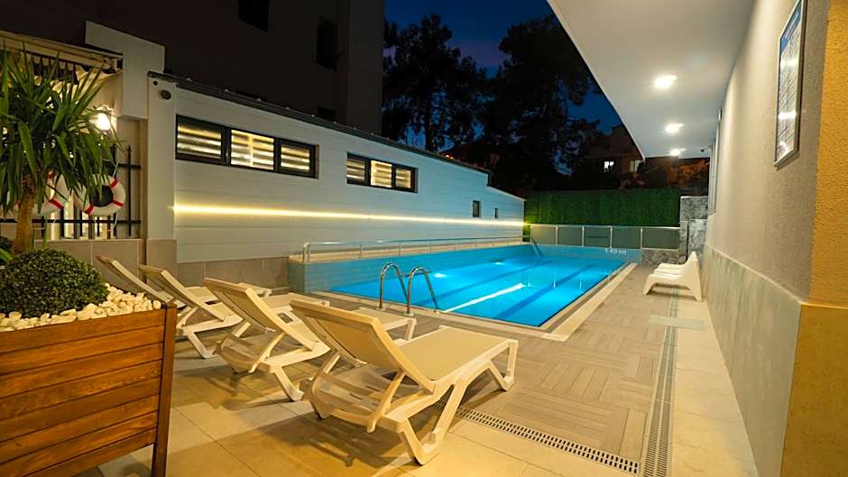 OPERA SUITES Apart Hotel