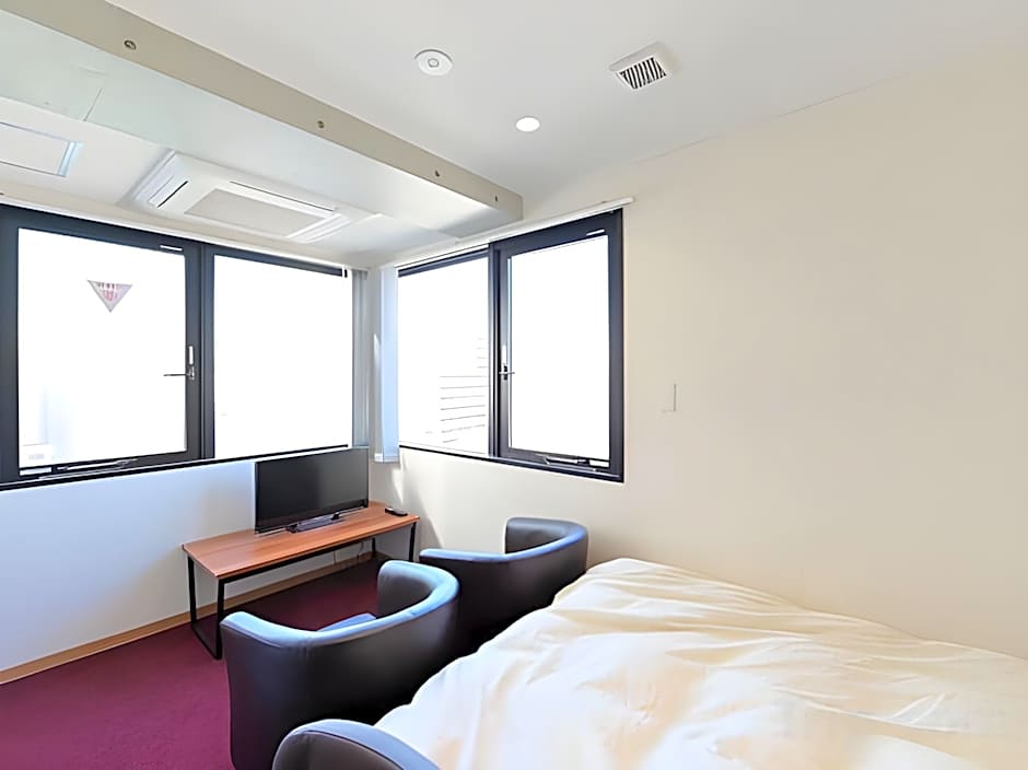Lightning Hotel