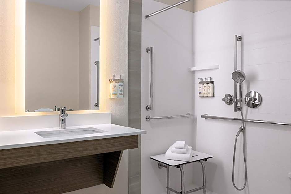 Holiday Inn Express Fayetteville-Fort Bragg