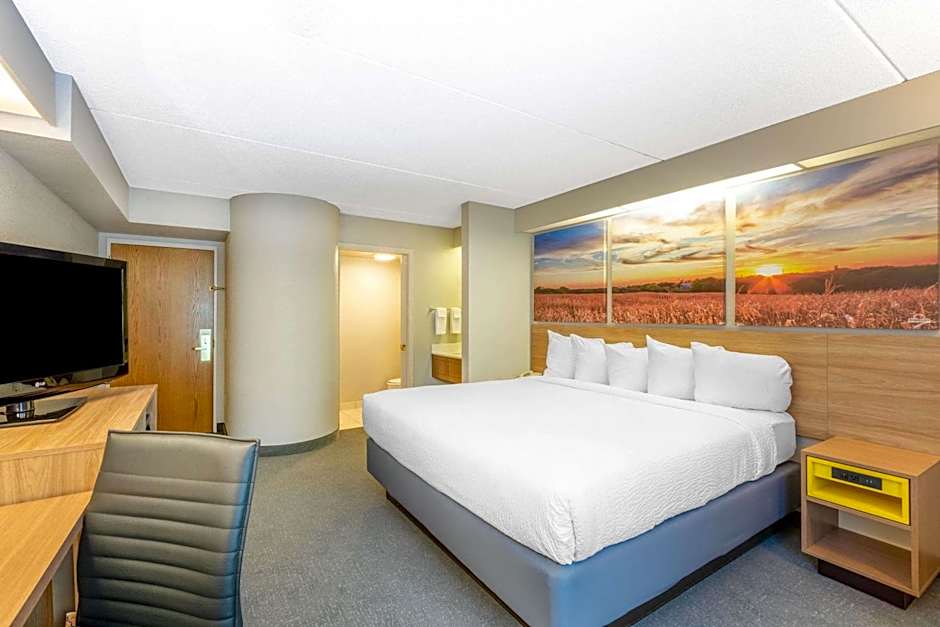 Days Inn by Wyndham Eagan Minnesota Near Mall of America