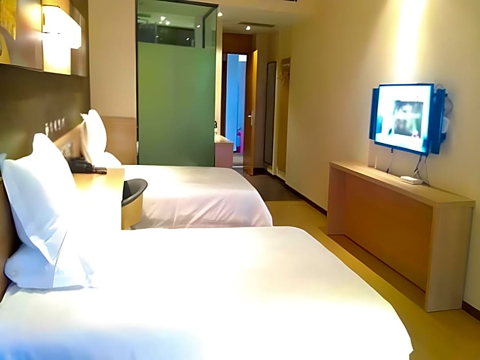 Iu Hotel Urumchi Nianzi Gou Bus Station Branch