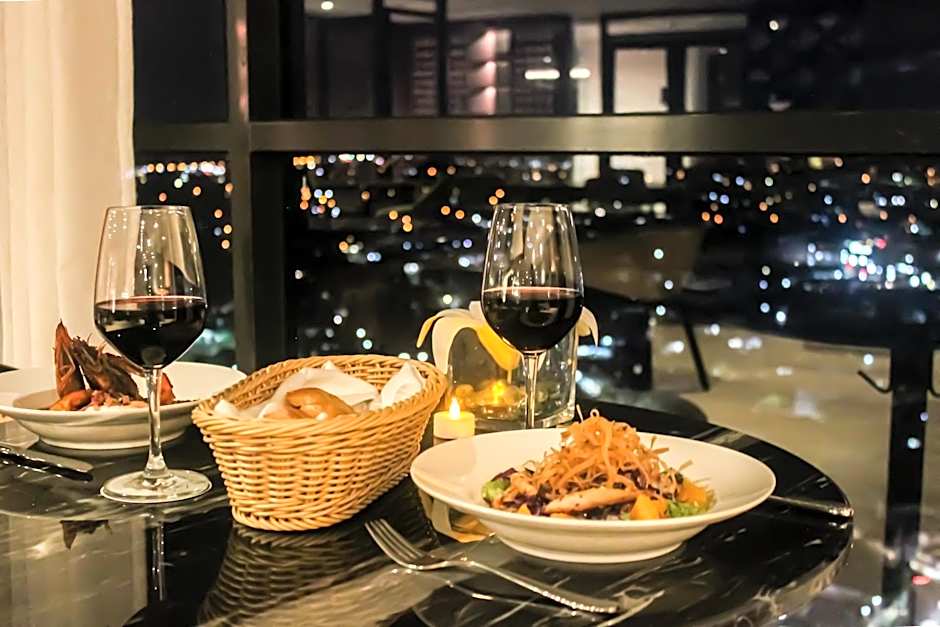 The Excelsior Hotel Las Piñas