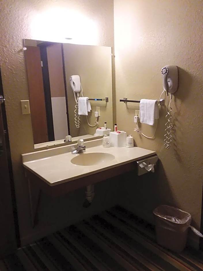 Super 8 by Wyndham Grayling