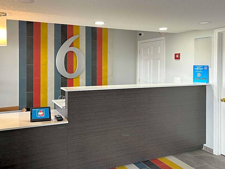 Motel 6 Richmond, KY EKU Campus Area