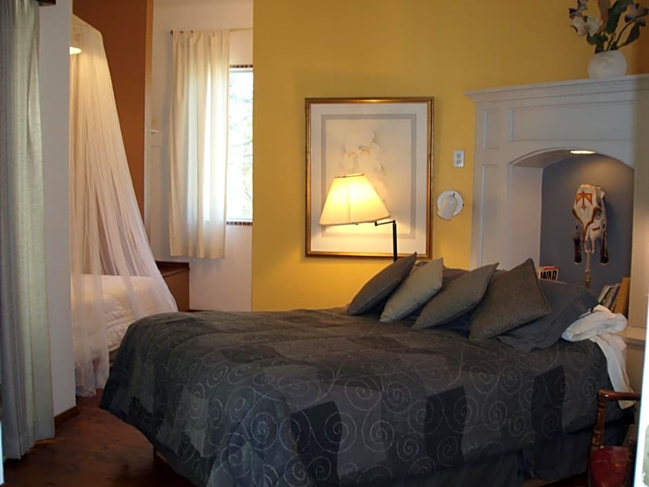 Lundeen Inn of the Arts