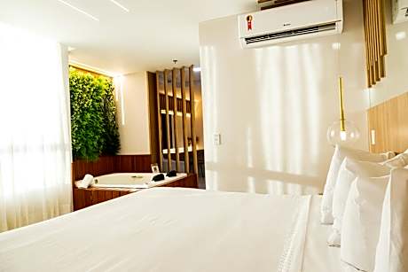 Deluxe Suite with Spa Bath