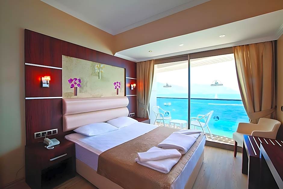 Aurasia Beach Hotel