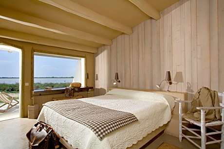 Superior Double Room with Bath and lake view