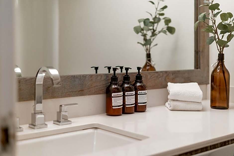 Cozy Creek Den - Updated Nov 2025