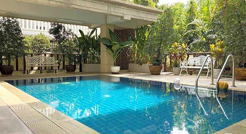 14 Place Sukhumvit Suites