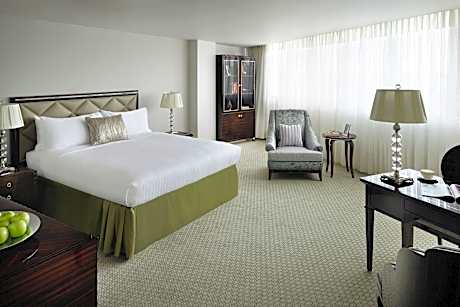 Executive, 2 Bedroom Larger Apartment, Bedroom 1: 1 King, Bedroom 2: 1 King, City View
