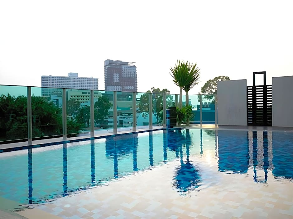 April Suites Pattaya