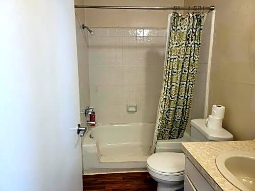 Relaxed Unit with Bath (C22)