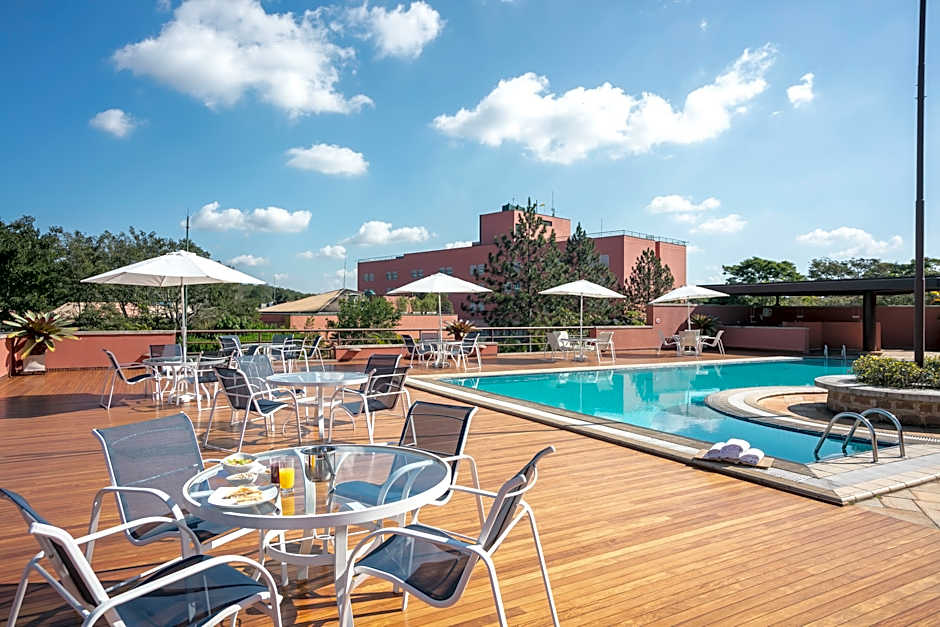 Almenat Embu das Artes Sao Paulo, Tapestry Collect