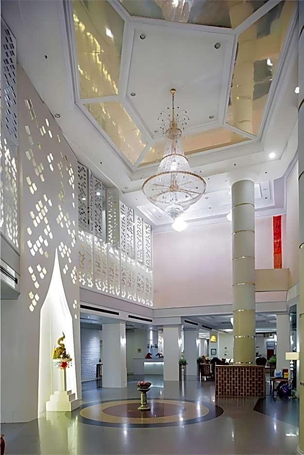 PLOY PALACE MUKDAHAN