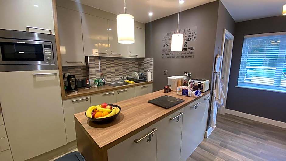 Deepcut Lodge Bed & Breakfast Self Service