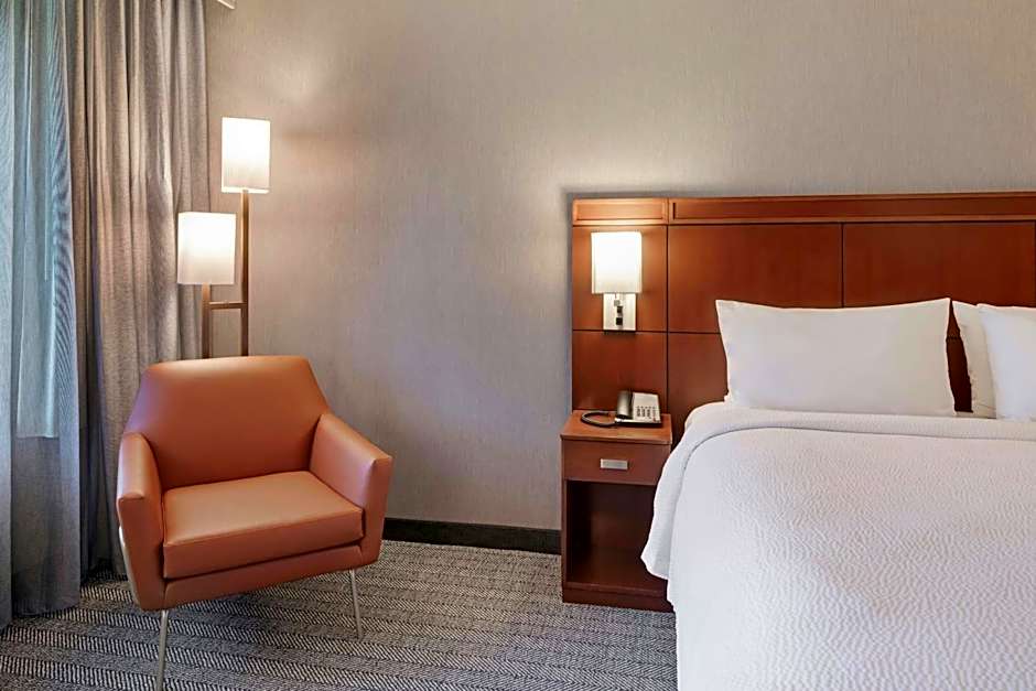 Courtyard by Marriott Long Beach Airport