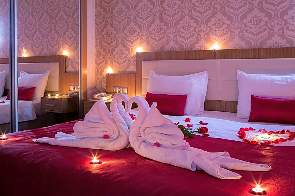 GRAND ZENTRUM HOTEL CAFE RESTAURANT - Taksim Square – Istanbul, TR