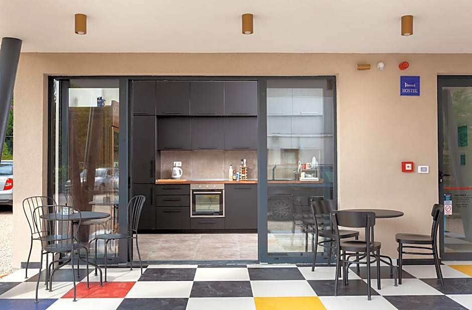 SUBTUB Hostel Makarska