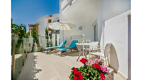 1 BEDROOM APARTMENT WITH BALCONY 2 ADULTS