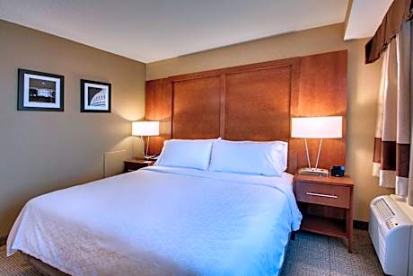 King Room - Hearing Accessible - Non-Smoking