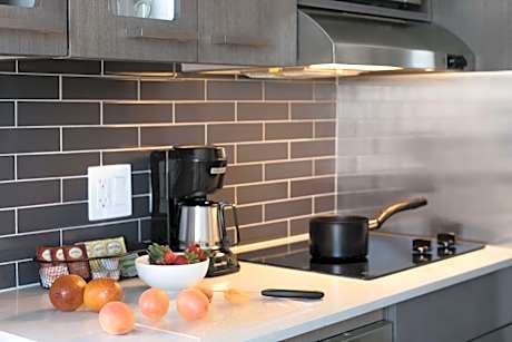 Queen Studio Suite with Kitchen and Accessible Tub - Disability Access