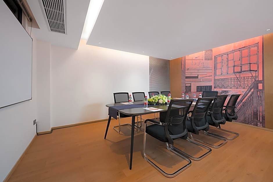 From K Huan Kai Hotel Tiyuxi Metro Station