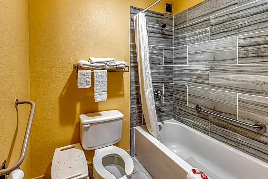 OYO Hotel Jefferson TX Hwy 59