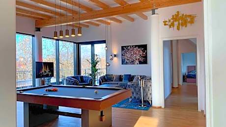 Luxury Penthouse Jacuzzi, Pool Table, Bbq & Desks
