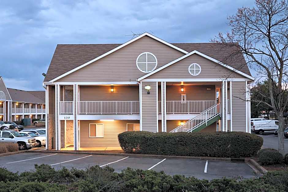 HomeTowne Studios by Red Roof Spartanburg - Asheville Highway