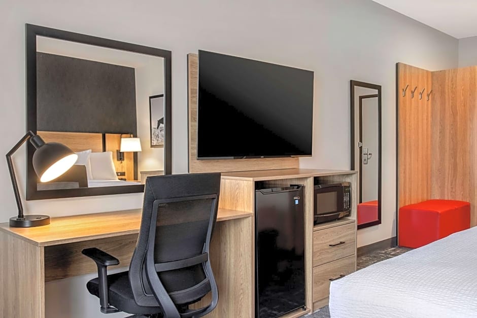 Ramada by Wyndham Cochrane