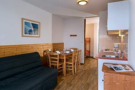 One-Bedroom Apartment (6 Adults) with Mountain View - Disability Access