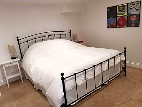 Apartment with Lake View