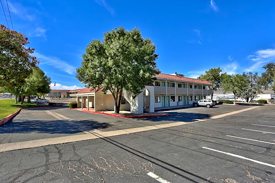 Motel 6-Kingman, AZ - Route 66 East
