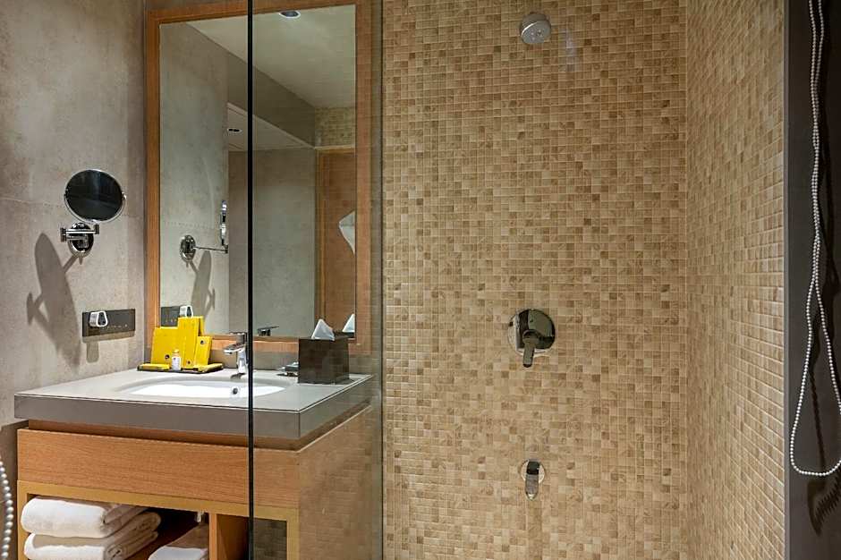 Modi Yoga Retreat - A Luxurious Yoga Retreat on the banks of Ganges