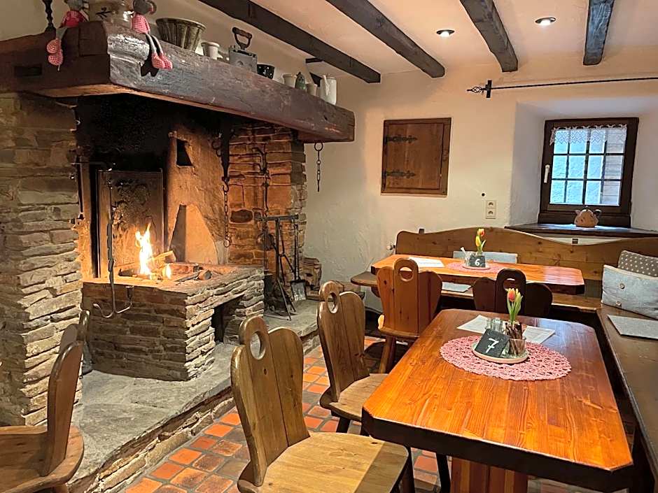 Burghaus & Villa Kronenburg