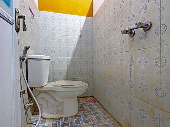 RedDoorz Syariah near Alun Alun Balai Kota Tegal