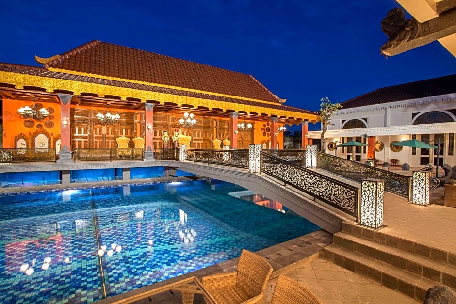 Ramada Suites By Wyndham Solo