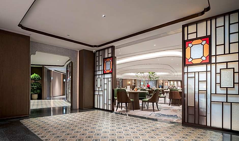 Yuexiu Hotel Guangzhou, Curio Collection by Hilton