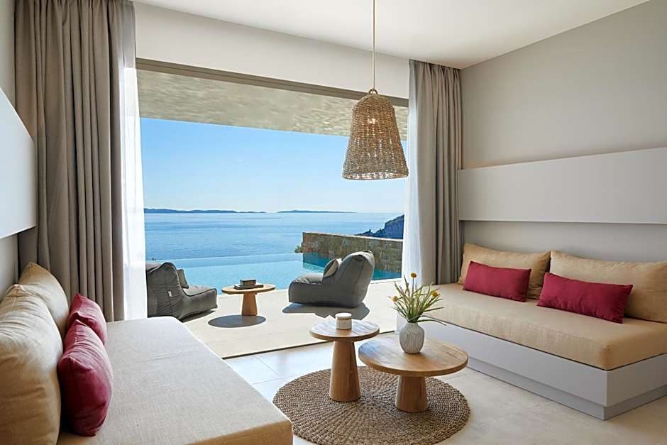 Elix, Mar-Bella Collection