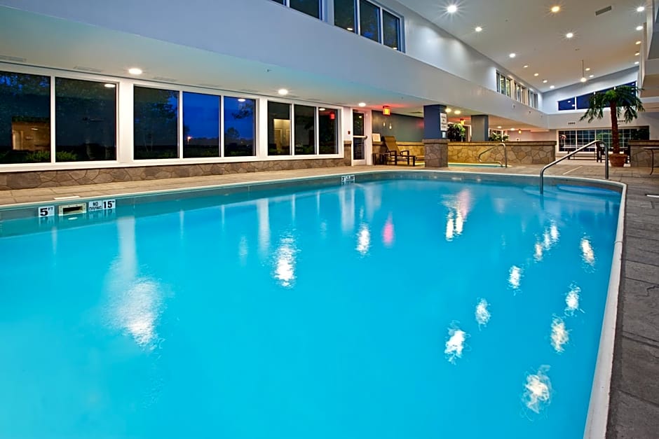 Holiday Inn Express Hotel & Suites Bedford By IHG