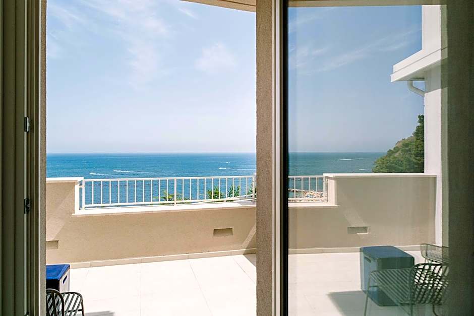 NUMA HOTEL