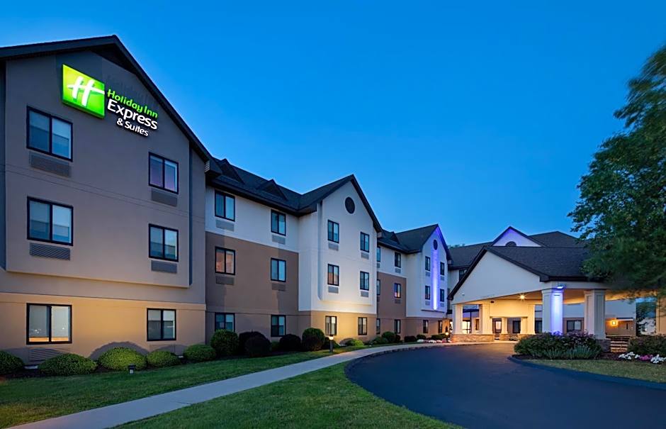 Holiday Inn Express & Suites Bradley Airport By IHG
