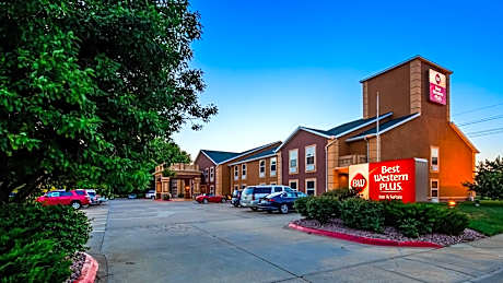 Best Western Plus Midwest Inn & Suites