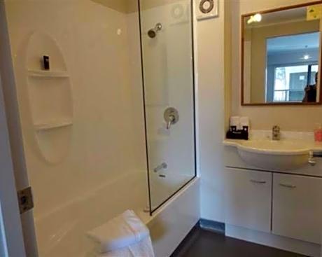 Studio with Spa Bath