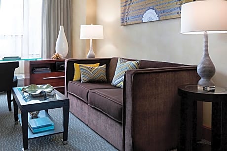 Concierge level, Suite, 1 King, Sofa bed