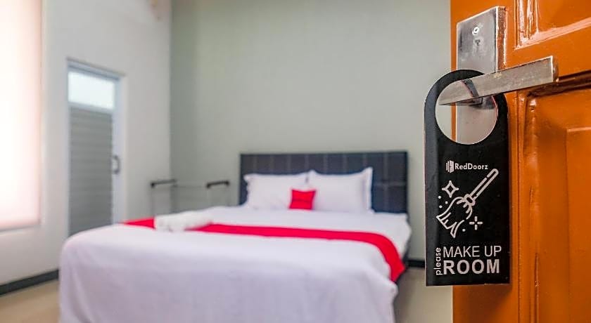 RedDoorz near Majapahit Semarang