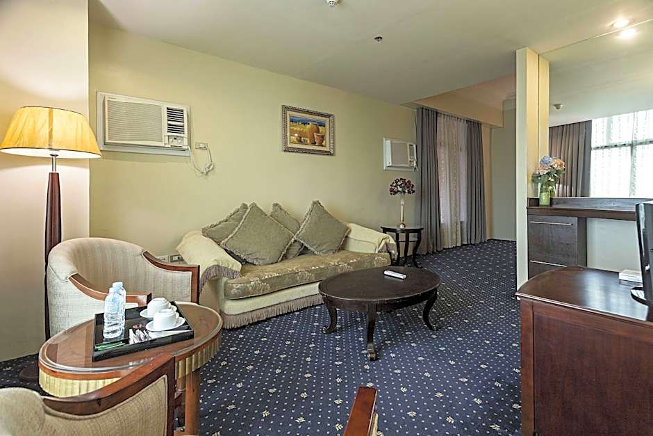 Sarrosa International Hotel And Residential Suites