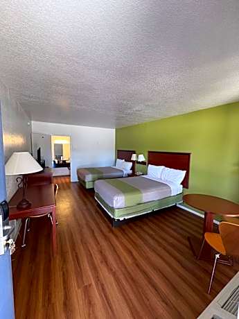 Quadruple Room with Tub - Disability Access/Non Smoking