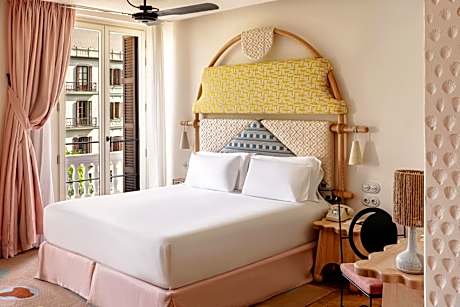Superior King Room with City View